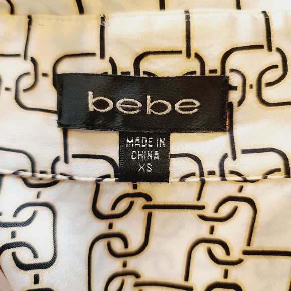 Bebe Tie Waist Silk Blouse in Black and White Chain Print Size XS - Picture 8 of 9